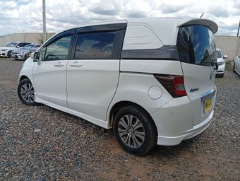 Honda Freed Spike, 2013