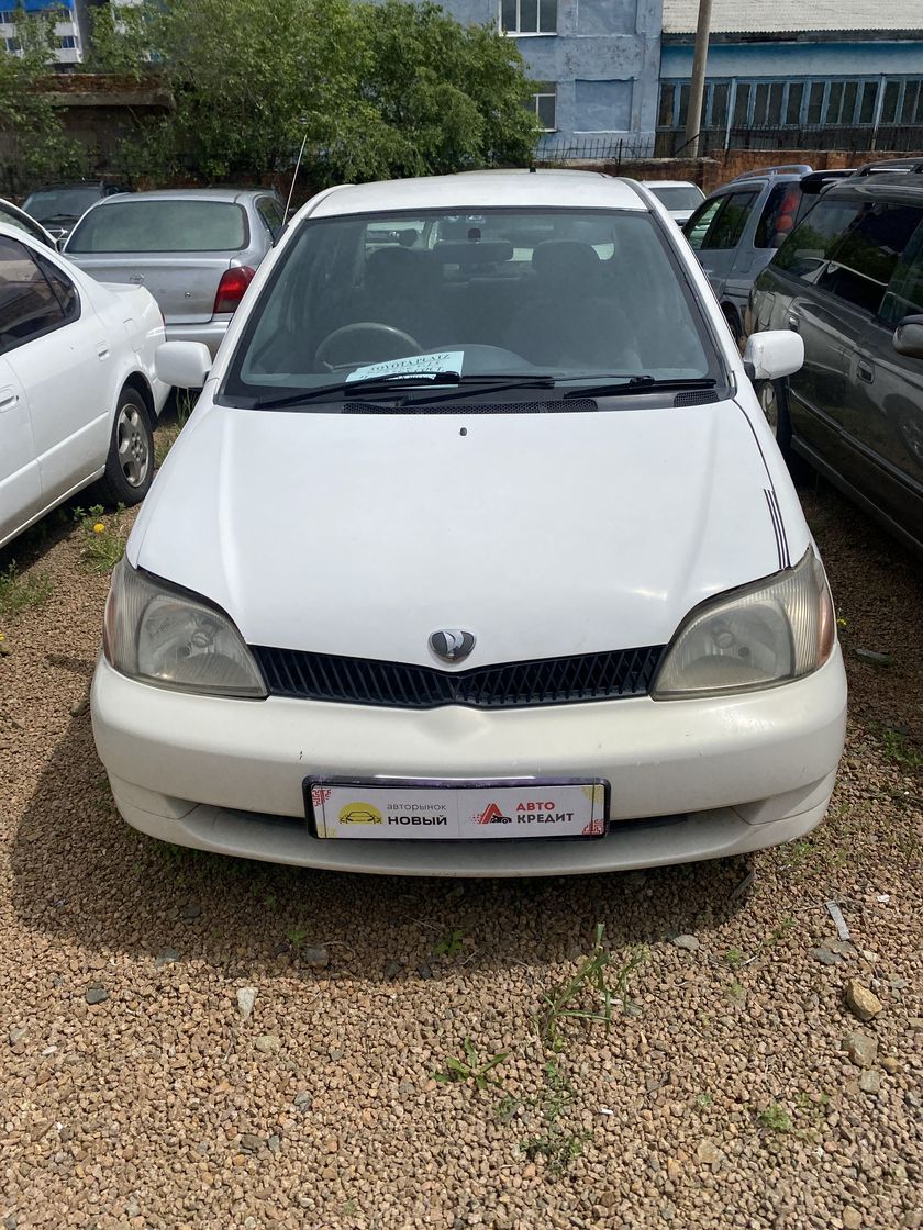 Toyota Platz, 2000