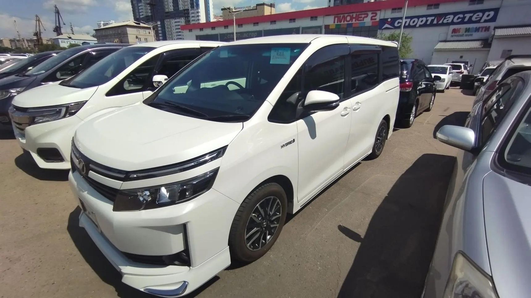 Toyota Voxy, 2015