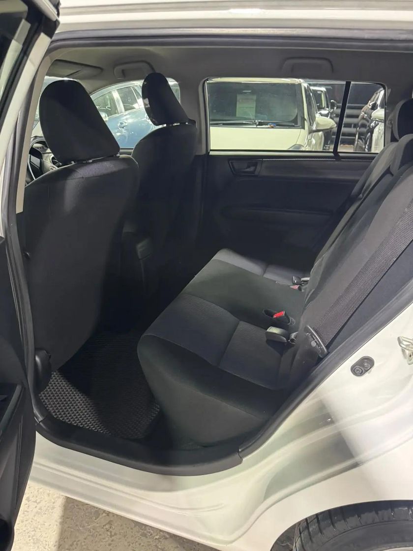 Toyota Corolla Fielder, 2012