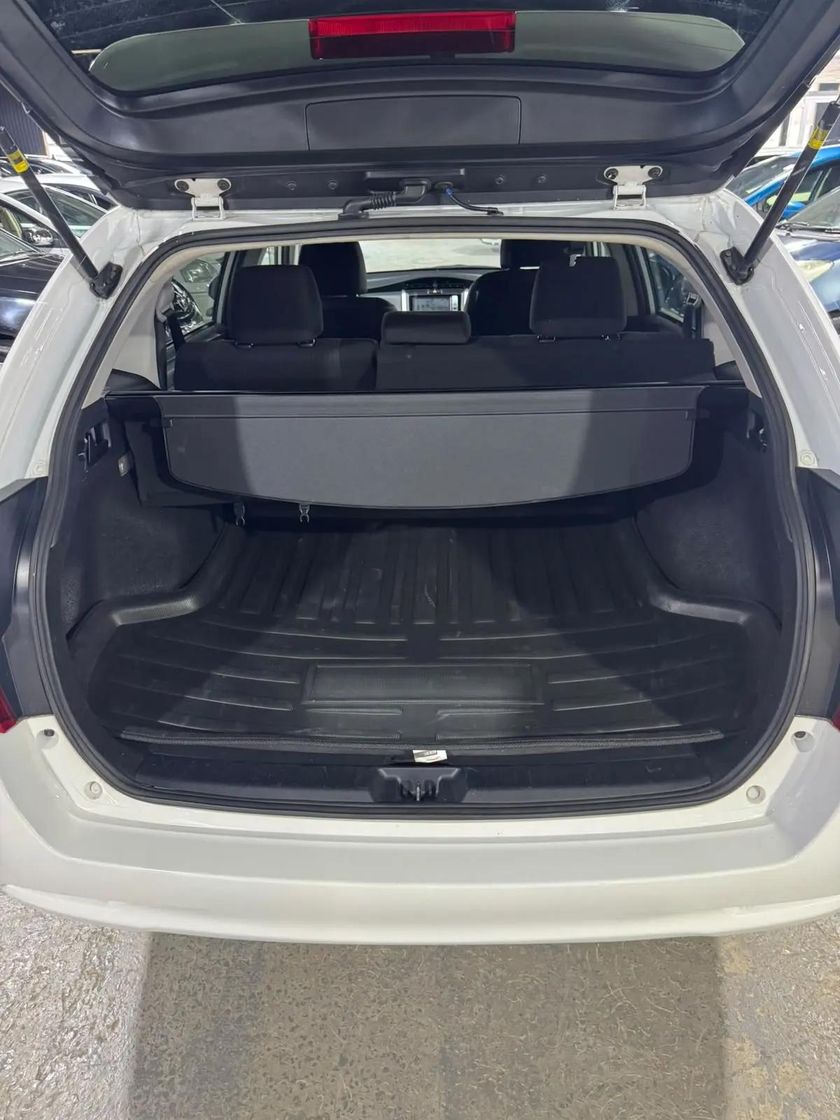 Toyota Corolla Fielder, 2012