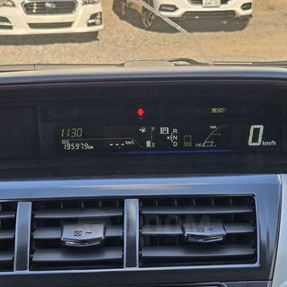 Toyota Prius Alpha, 2014