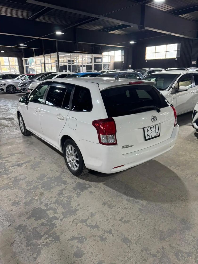 Toyota Corolla Fielder, 2012