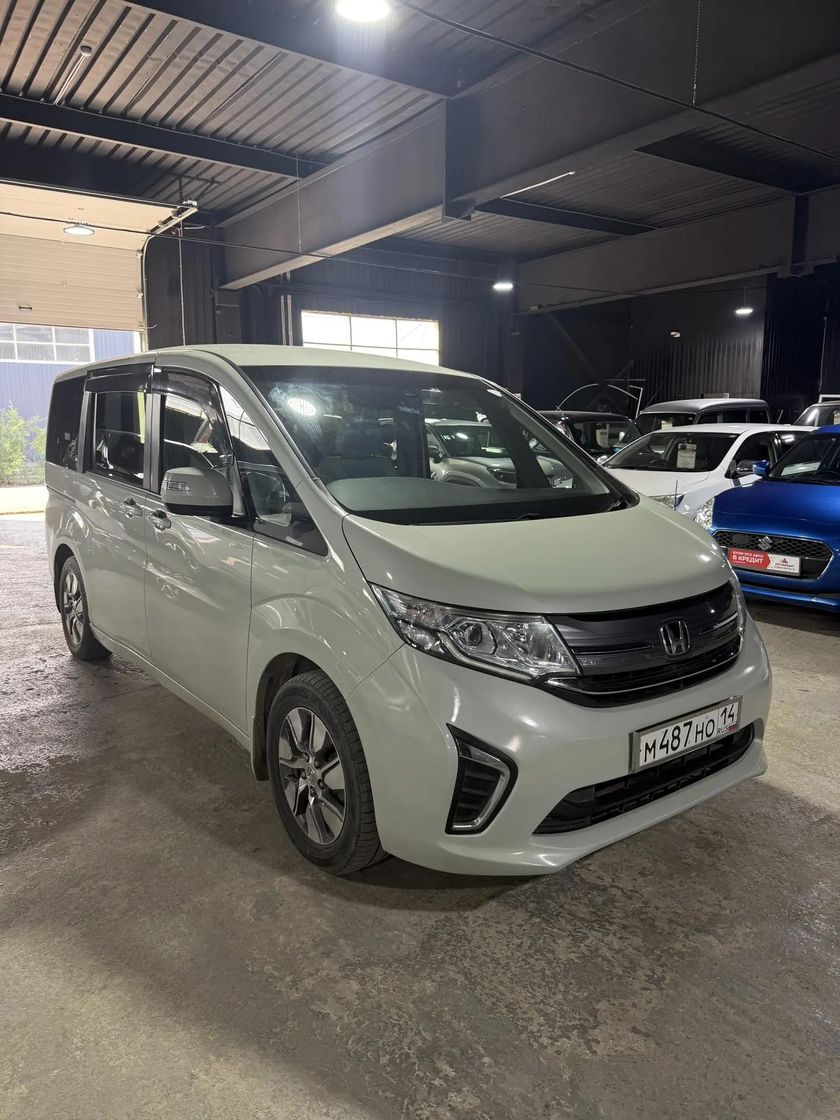 Honda Stepwgn, 2015