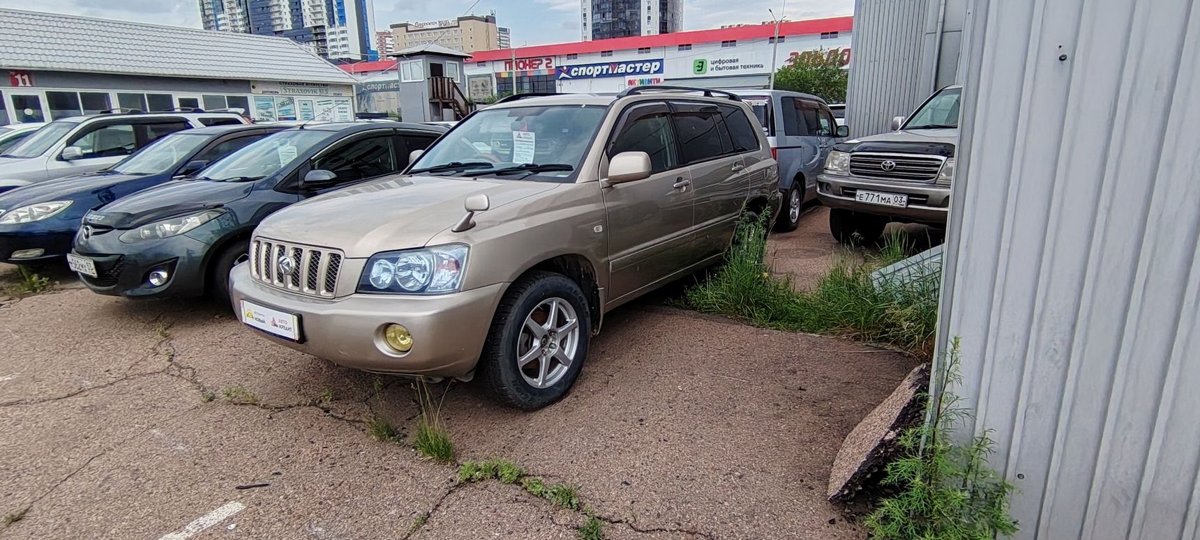 Toyota Kluger V, 2001