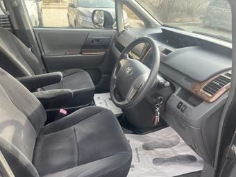 Toyota Noah, 2009