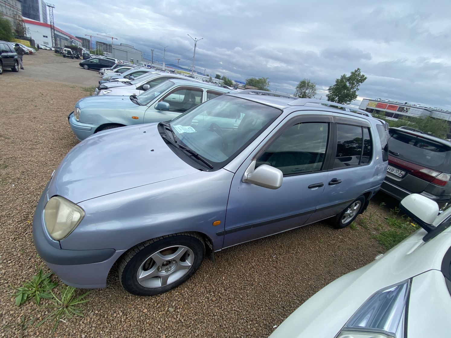 Toyota Raum, 1998