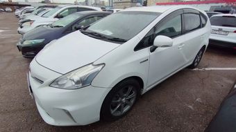 Toyota Prius Alpha, 2012