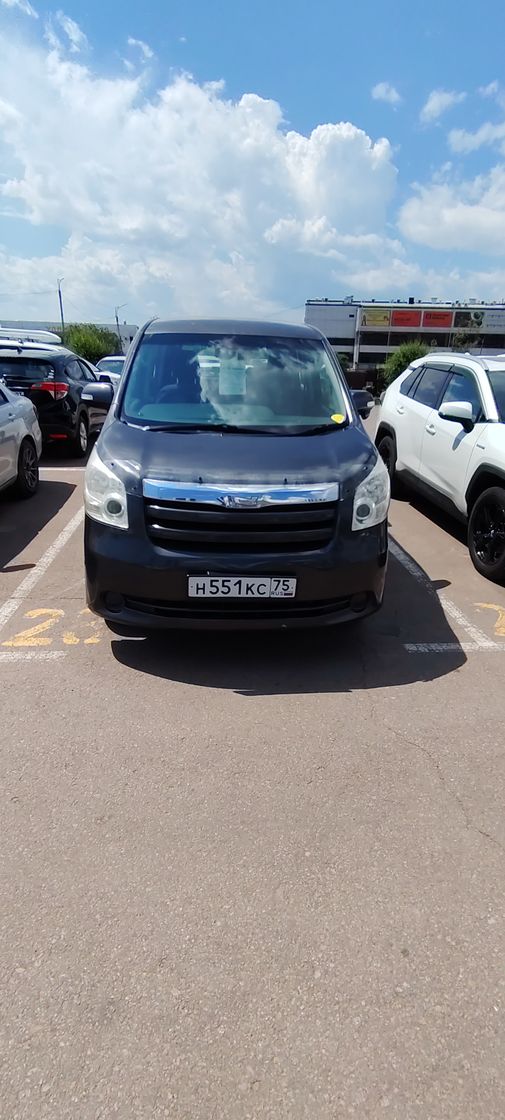Toyota Noah, 2009