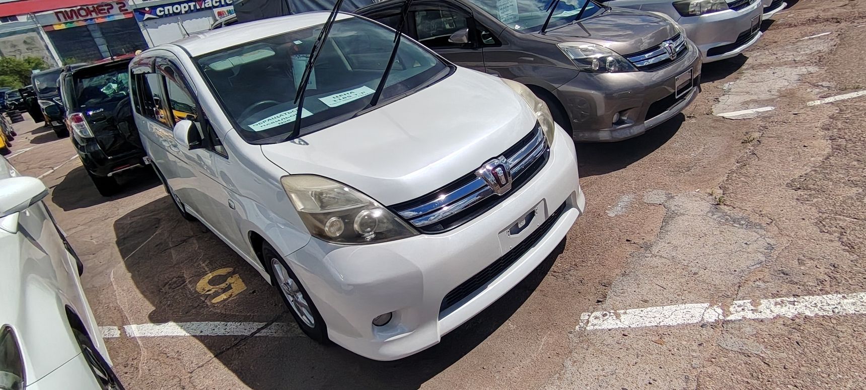 Toyota Isis, 2012
