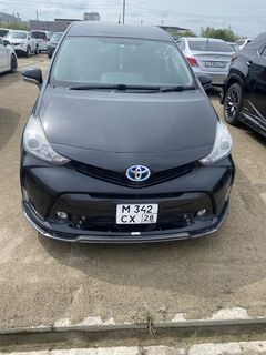 Toyota Prius Alpha, 2015