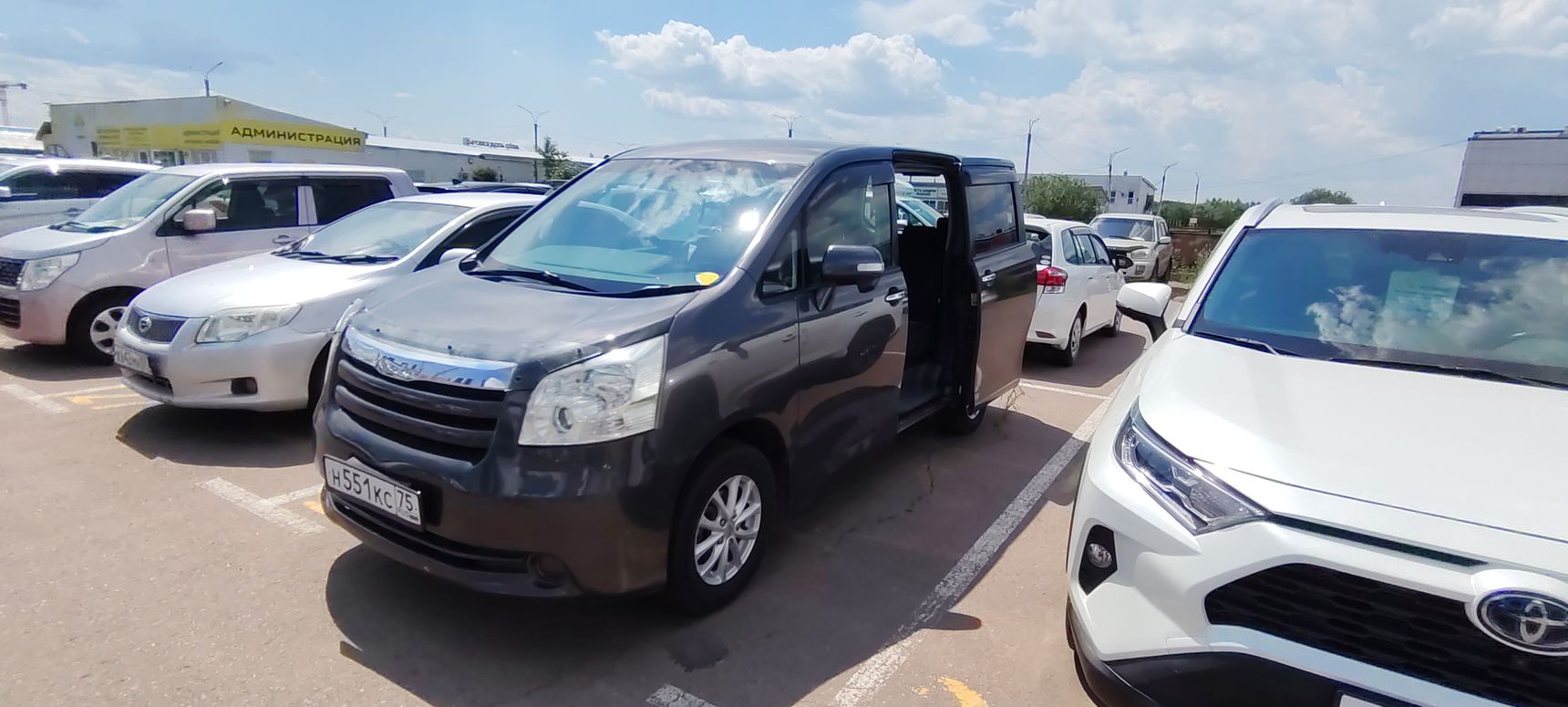 Toyota Noah, 2009