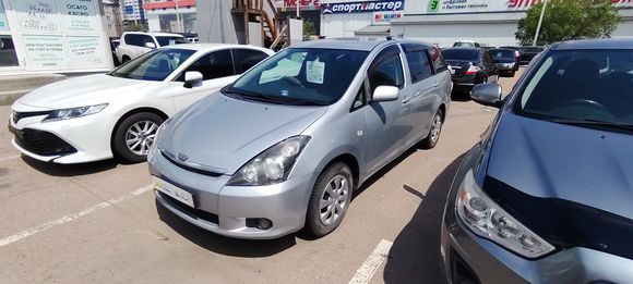 Toyota Wish, 2004