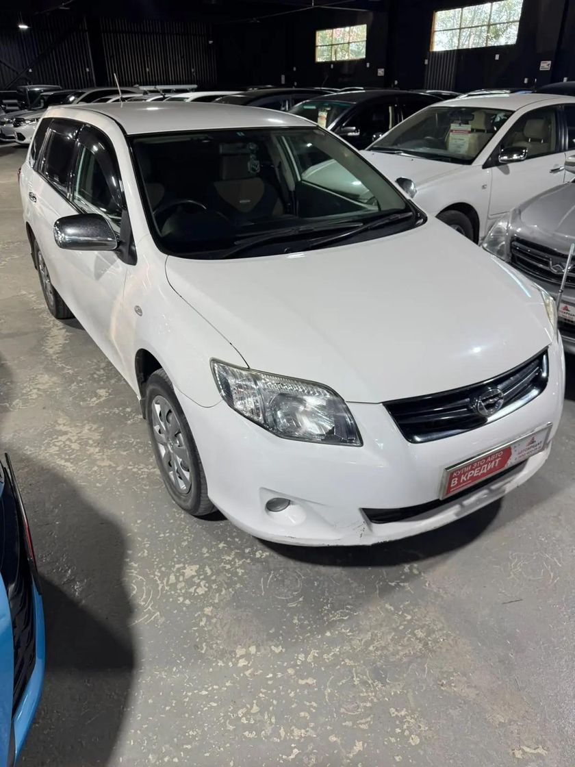 Toyota Corolla Fielder, 2011