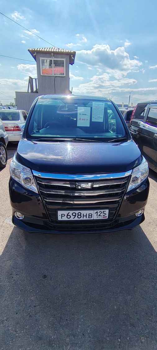 Toyota Noah, 2014