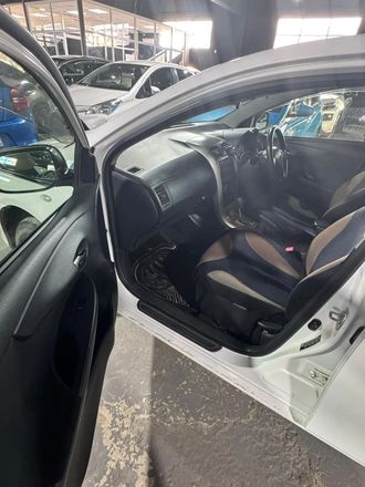 Toyota Corolla Fielder, 2011