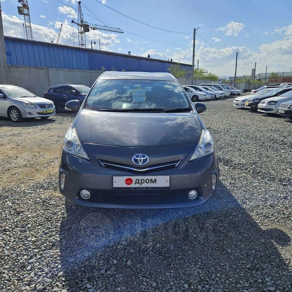 Toyota Prius Alpha, 2014