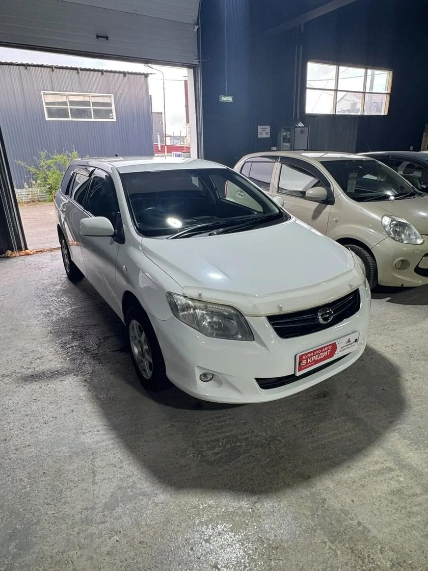 Toyota Corolla Fielder, 2012