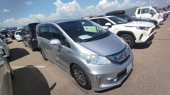 Honda Freed Spike, 2012