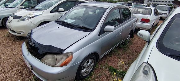 Toyota Platz, 2001