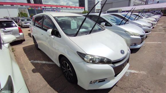 Toyota Wish, 2013