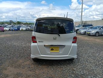 Honda Freed Spike, 2013