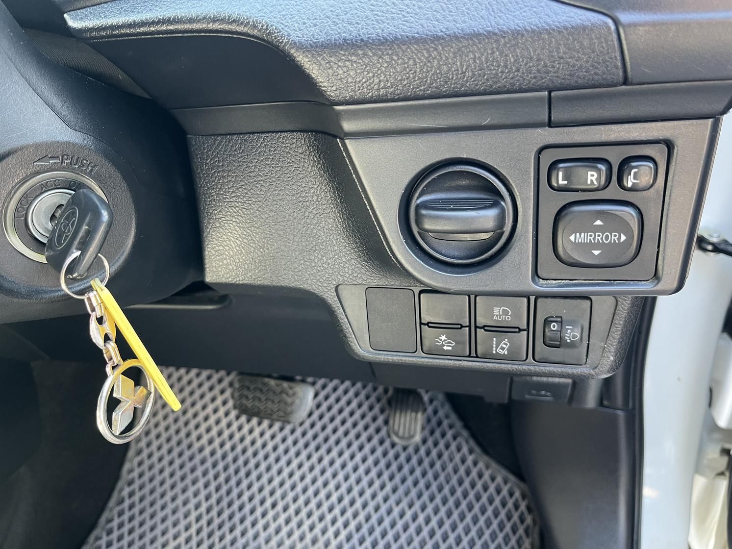 Toyota Corolla Axio, 2016