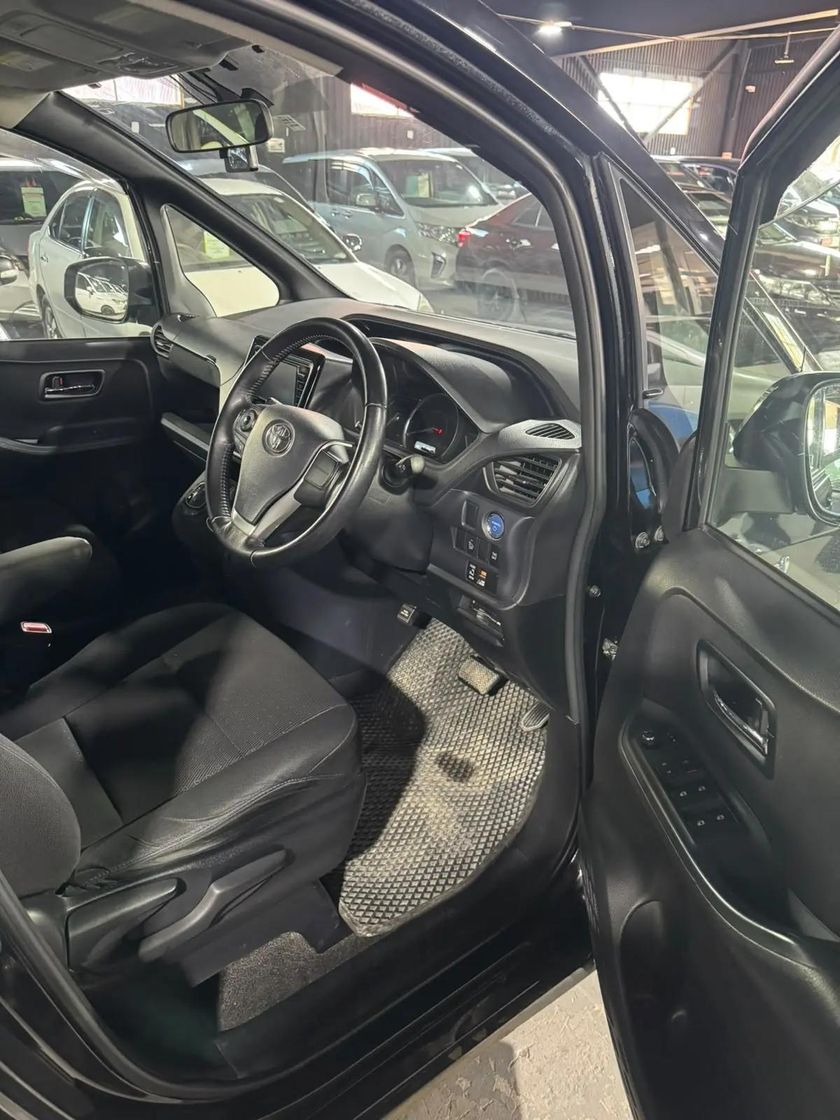 Toyota Noah, 2014