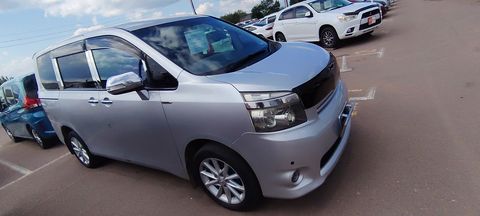 Toyota Voxy, 2007