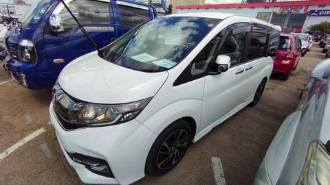 Honda Stepwgn, 2015