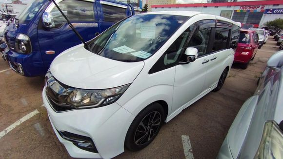 Honda Stepwgn, 2015
