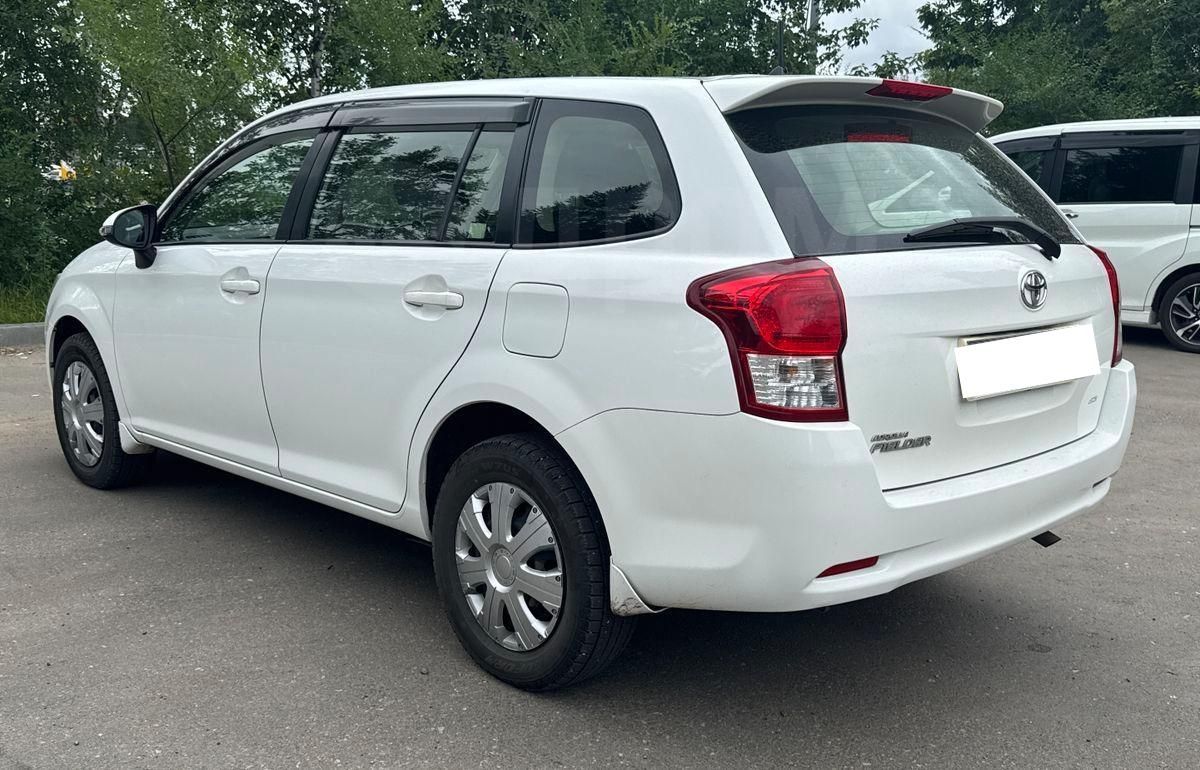 Toyota Corolla Fielder, 2013