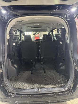Toyota Noah, 2014