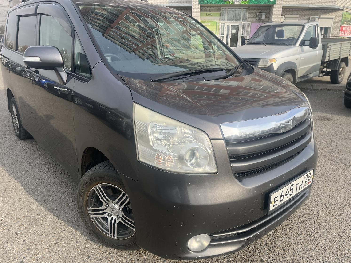Toyota Noah, 2009