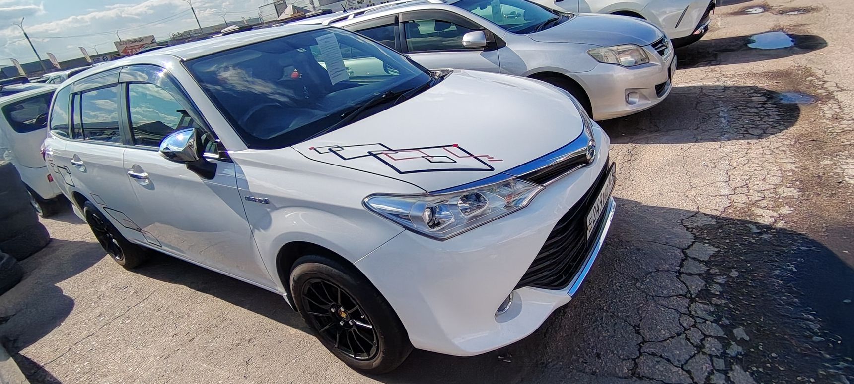 Toyota Corolla Fielder, 2015