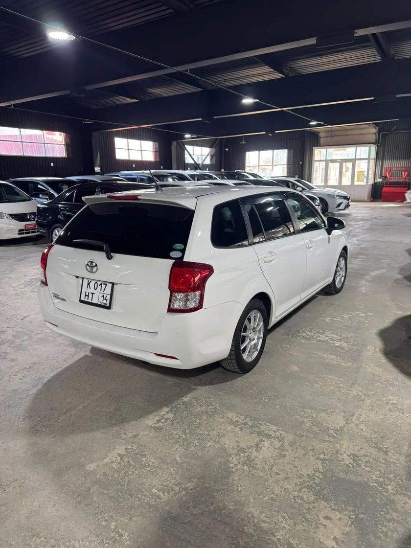 Toyota Corolla Fielder, 2012
