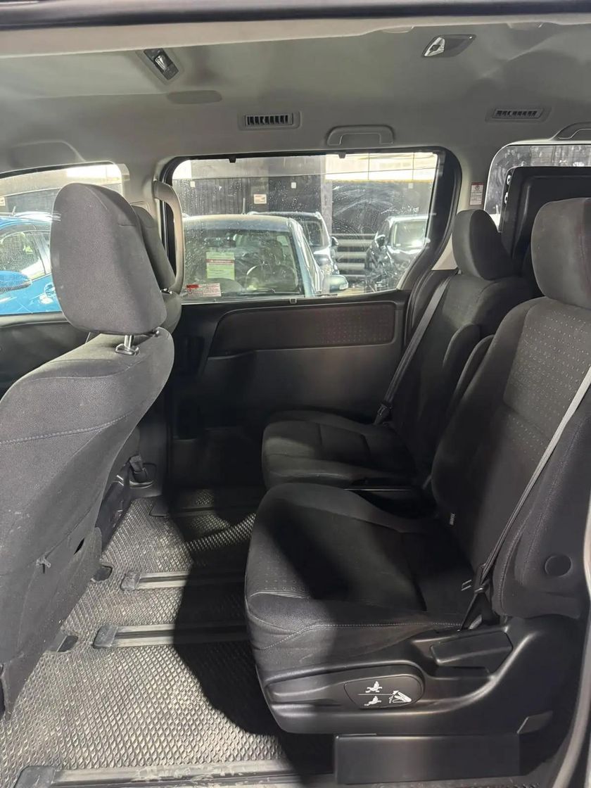Toyota Noah, 2014