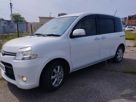 Toyota Sienta, 2012