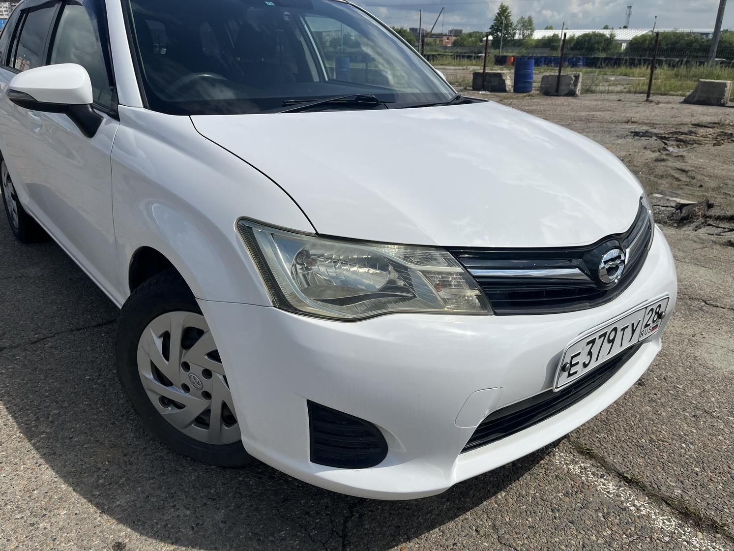Toyota Corolla Fielder, 2012