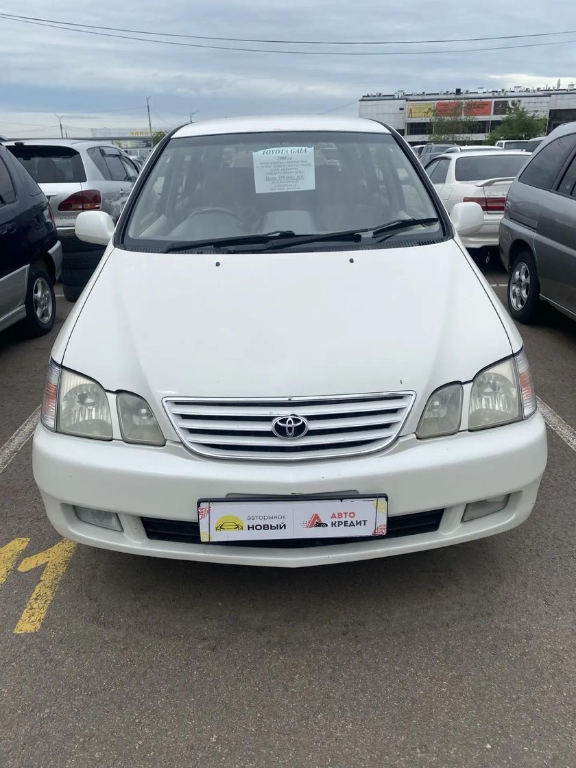 Toyota Gaia, 2000