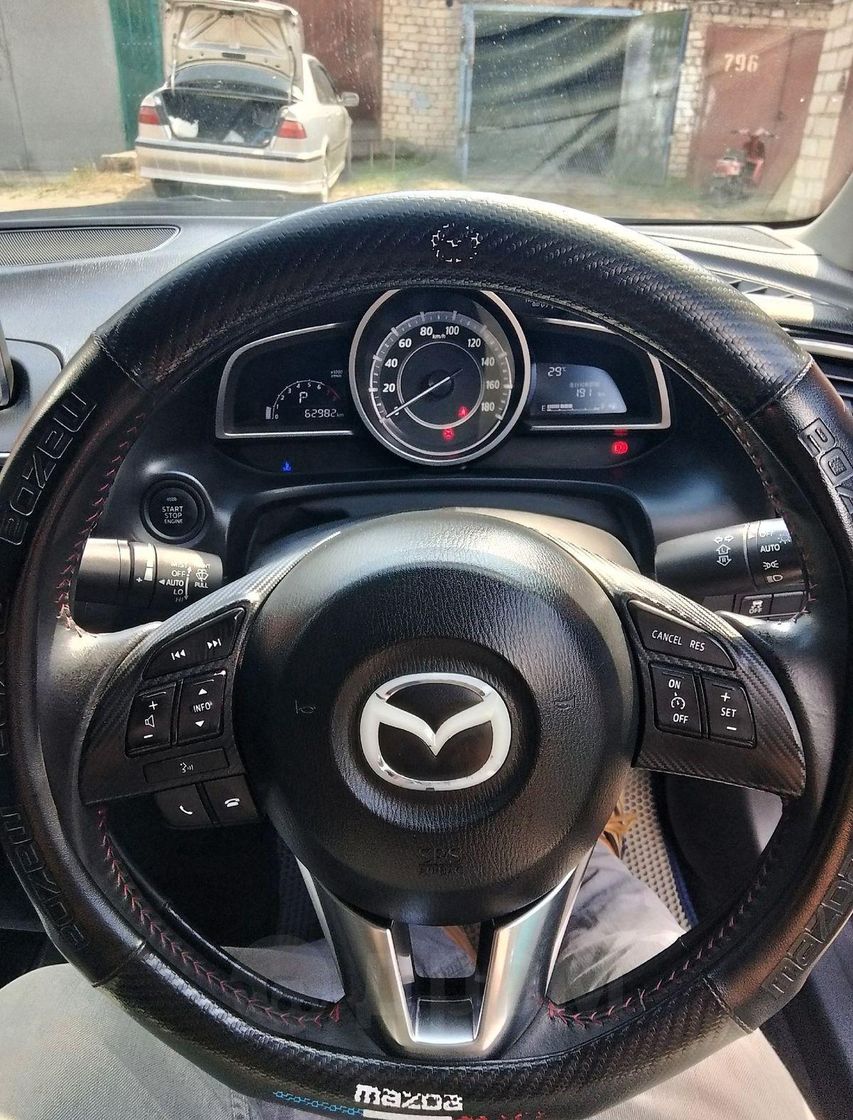 Mazda Axela, 2015